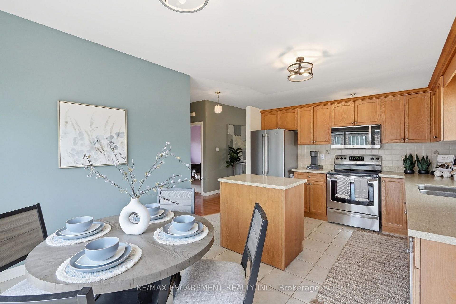 Photo 10 of 4869 Cherrywood Drive, Lincoln, Beamsville — HOMEH
