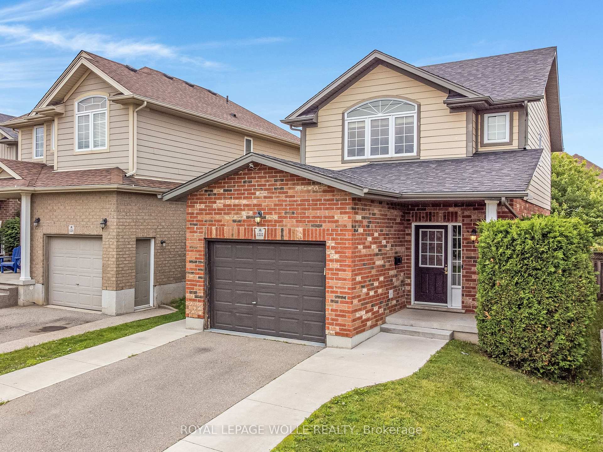 Photo 3 of 1232 Old Zeller Drive, Kitchener, Grand River South — HOMEH