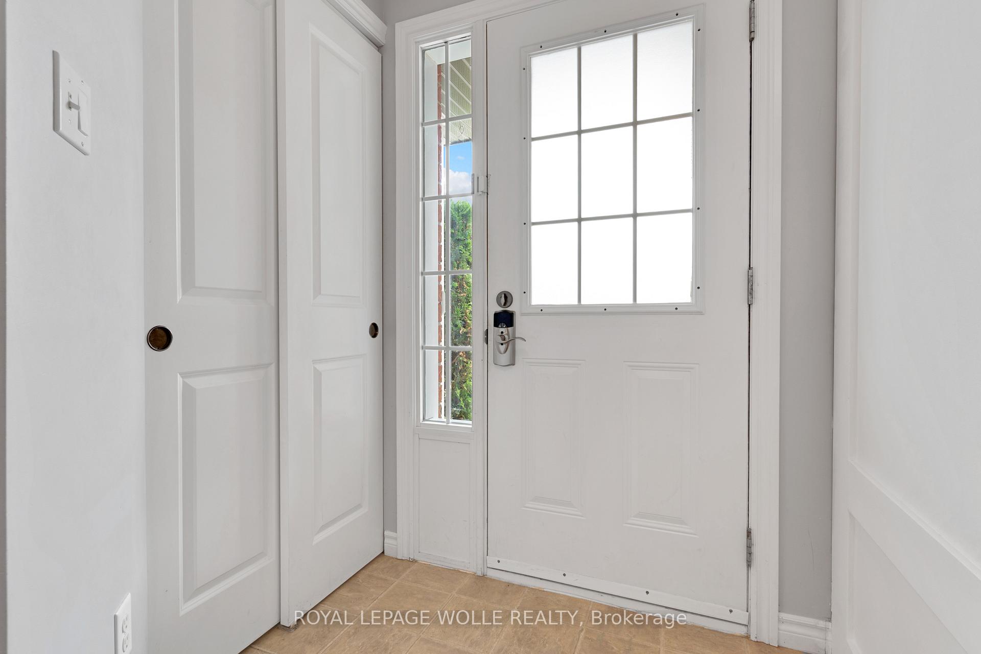 Photo 5 of 1232 Old Zeller Drive, Kitchener, Grand River South — HOMEH