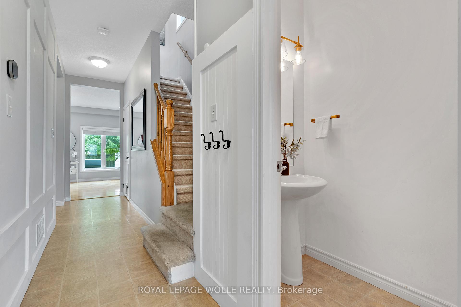 Photo 6 of 1232 Old Zeller Drive, Kitchener, Grand River South — HOMEH