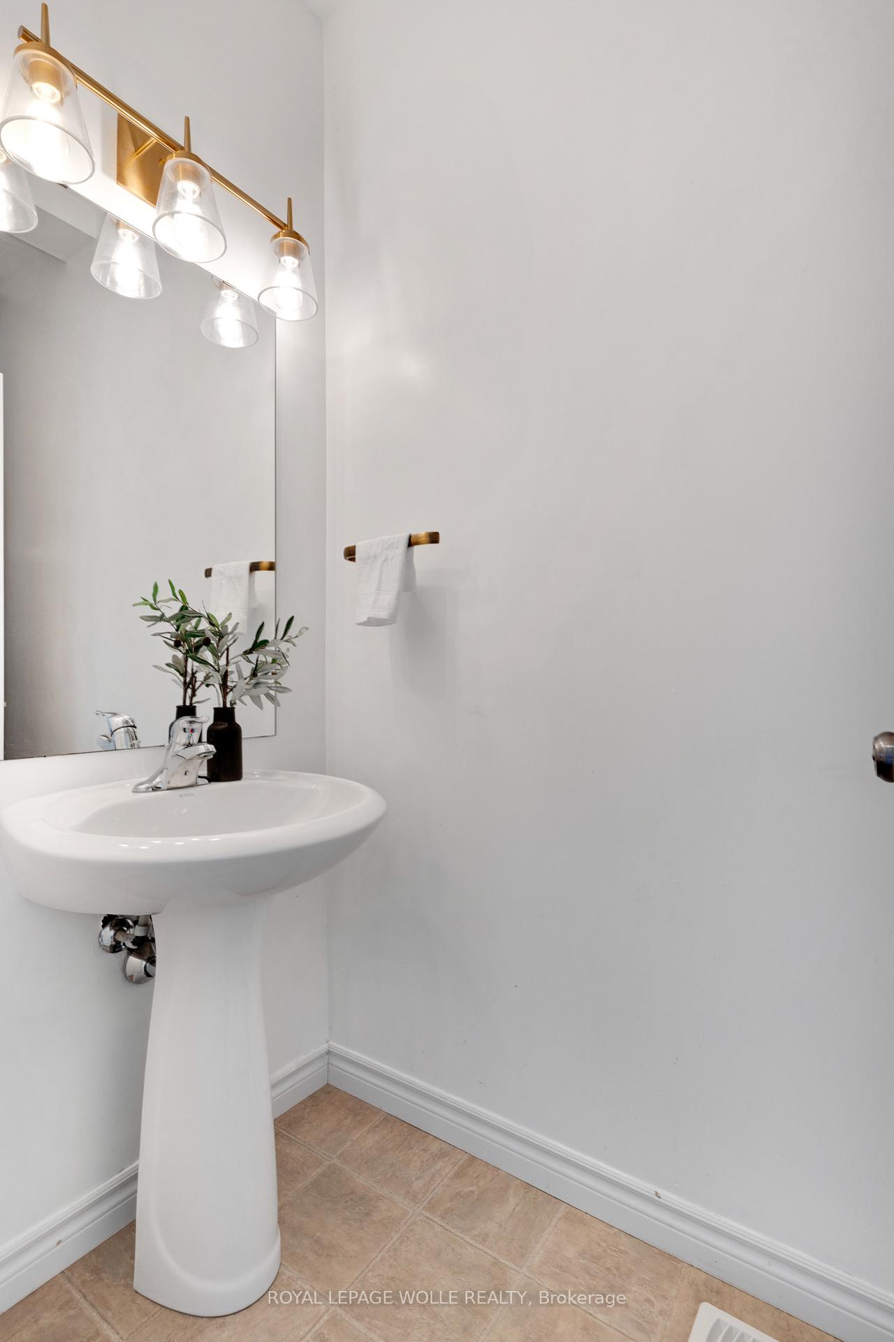 Photo 7 of 1232 Old Zeller Drive, Kitchener, Grand River South — HOMEH