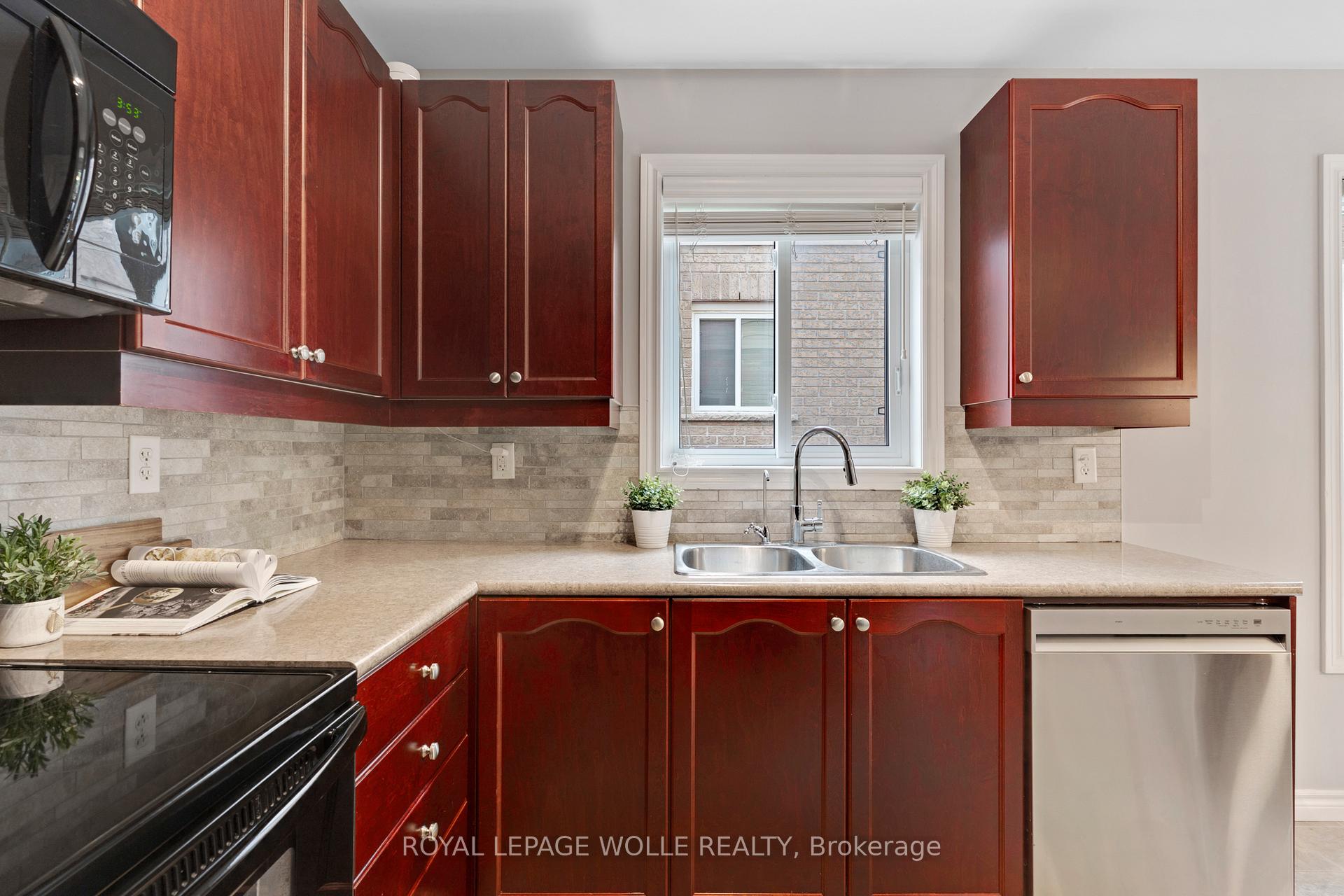 Photo 17 of 1232 Old Zeller Drive, Kitchener, Grand River South — HOMEH