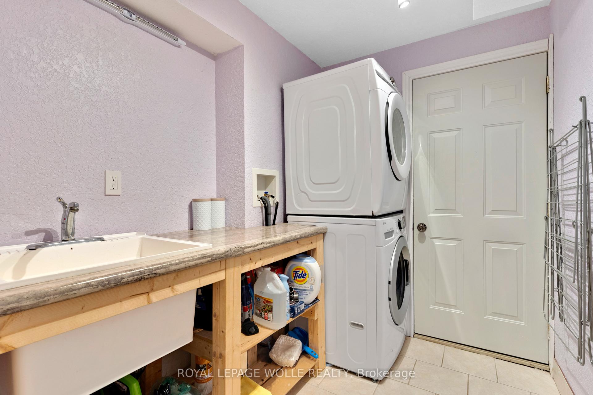 Photo 31 of 1232 Old Zeller Drive, Kitchener, Grand River South — HOMEH