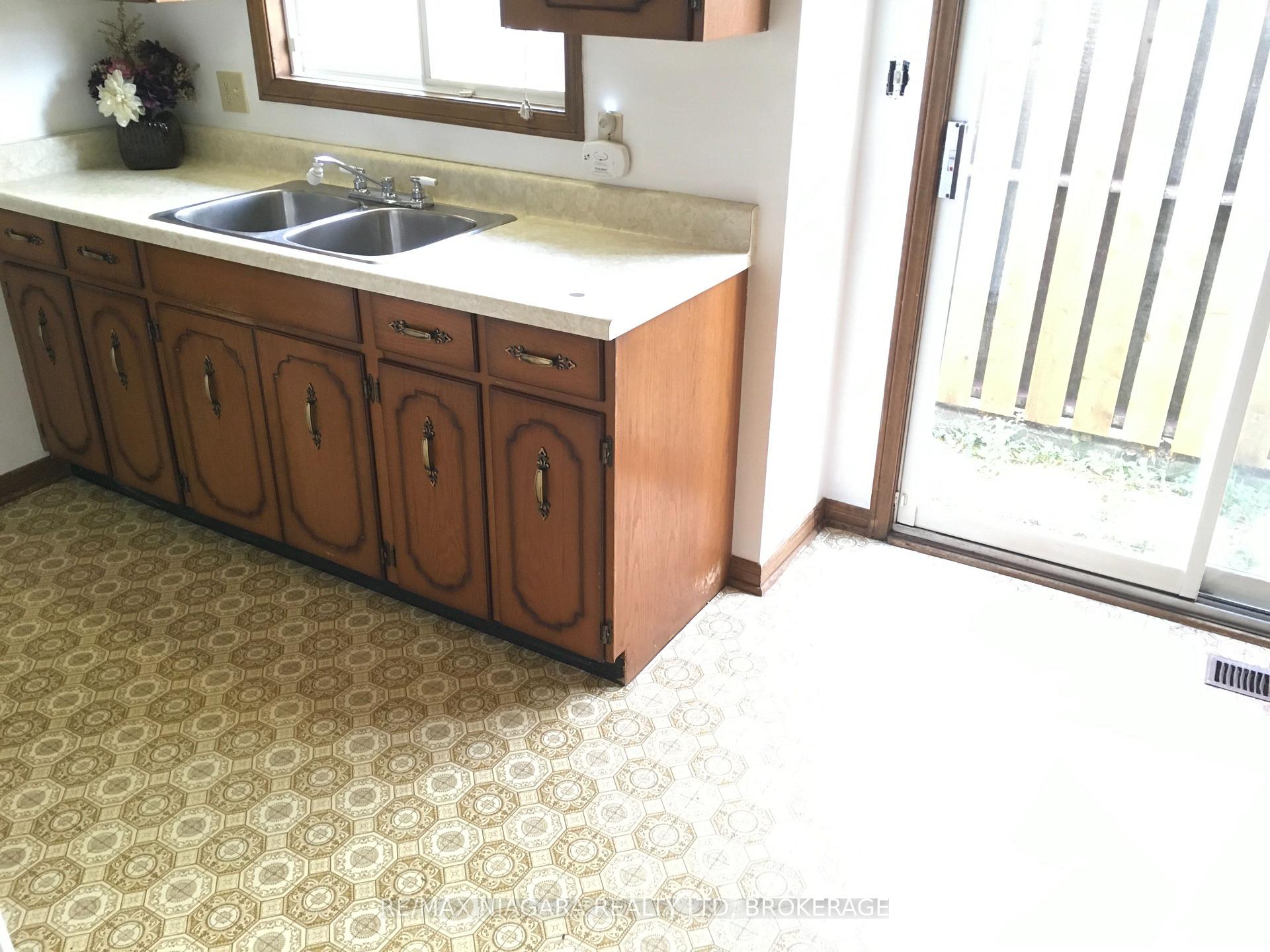 Photo 6 of 6086 Eldorado Avenue, Niagara Falls, West Wood — HOMEH