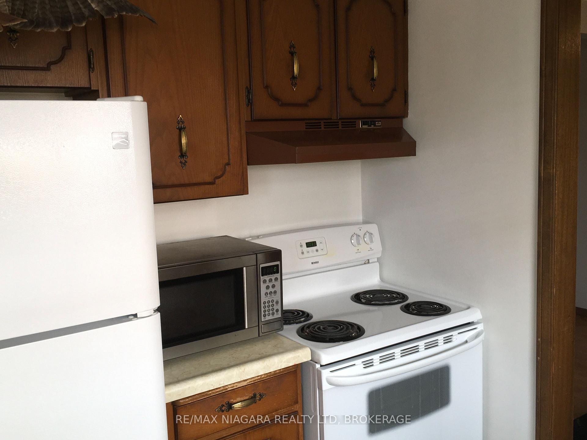 Photo 11 of 6086 Eldorado Avenue, Niagara Falls, West Wood — HOMEH