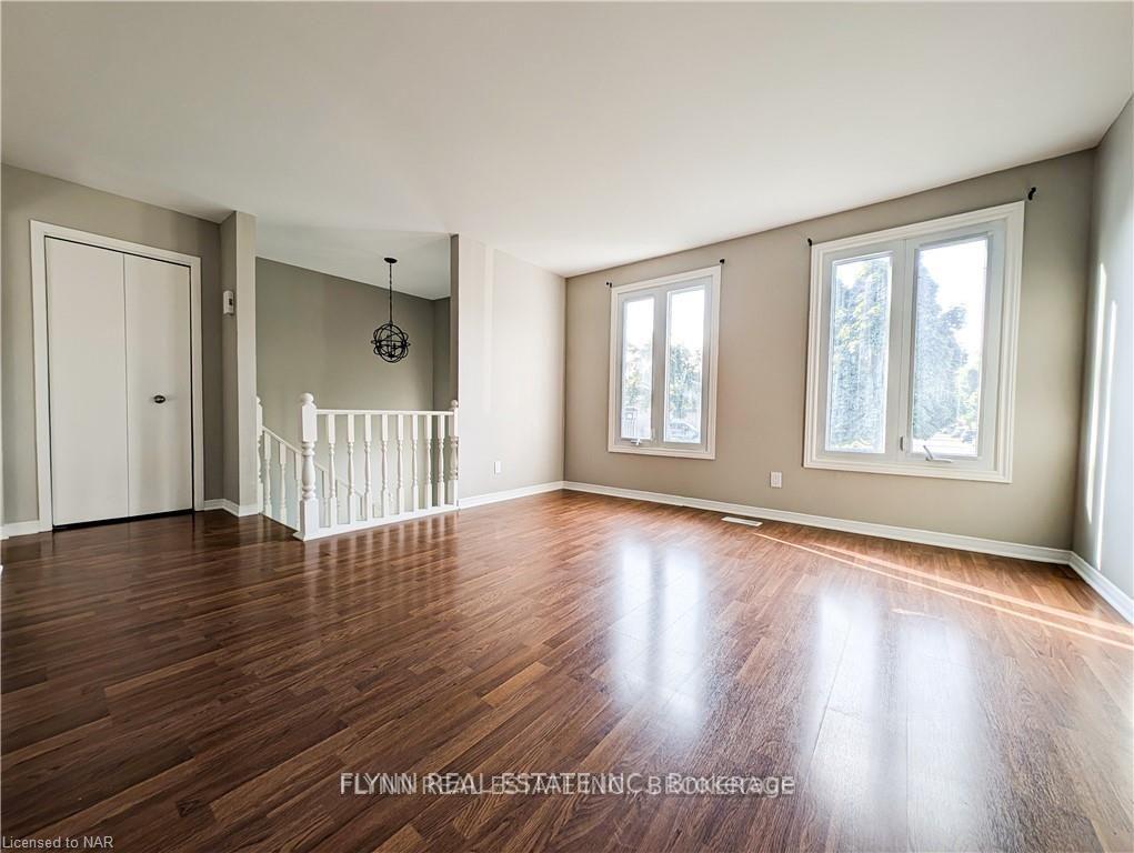 Photo 5 of Unit Upper, 164 Windsor Street, Welland, Broadway — HOMEH