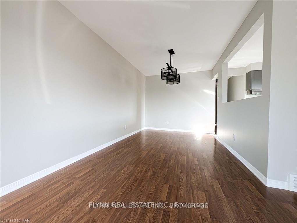 Photo 6 of Unit Upper, 164 Windsor Street, Welland, Broadway — HOMEH