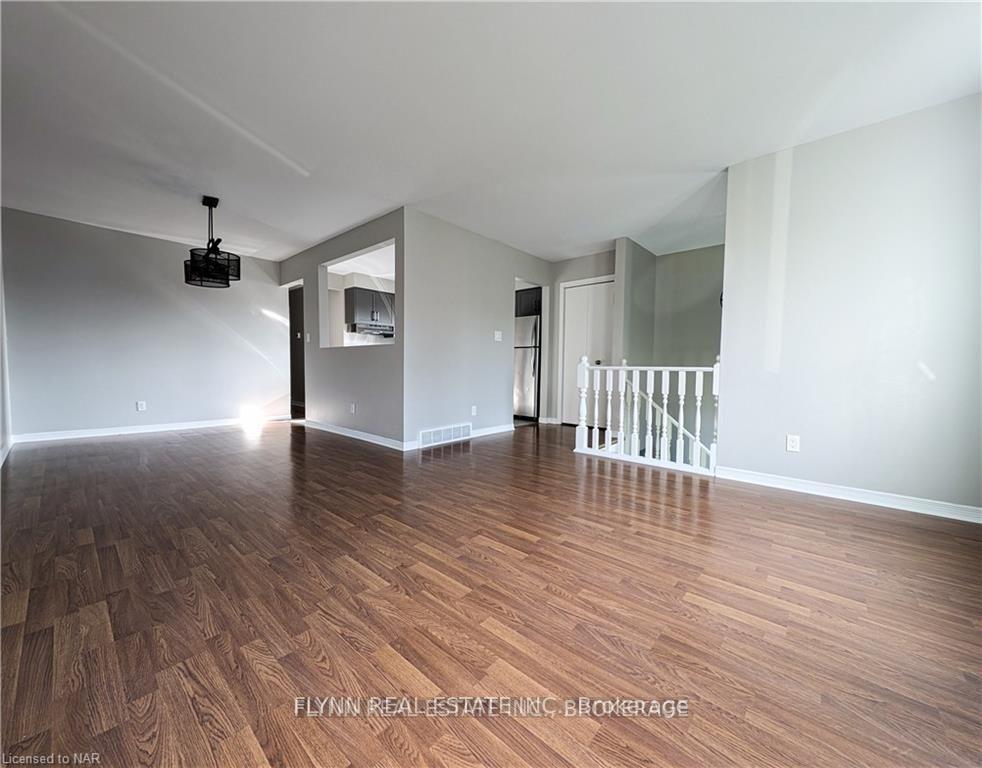Photo 7 of Unit Upper, 164 Windsor Street, Welland, Broadway — HOMEH