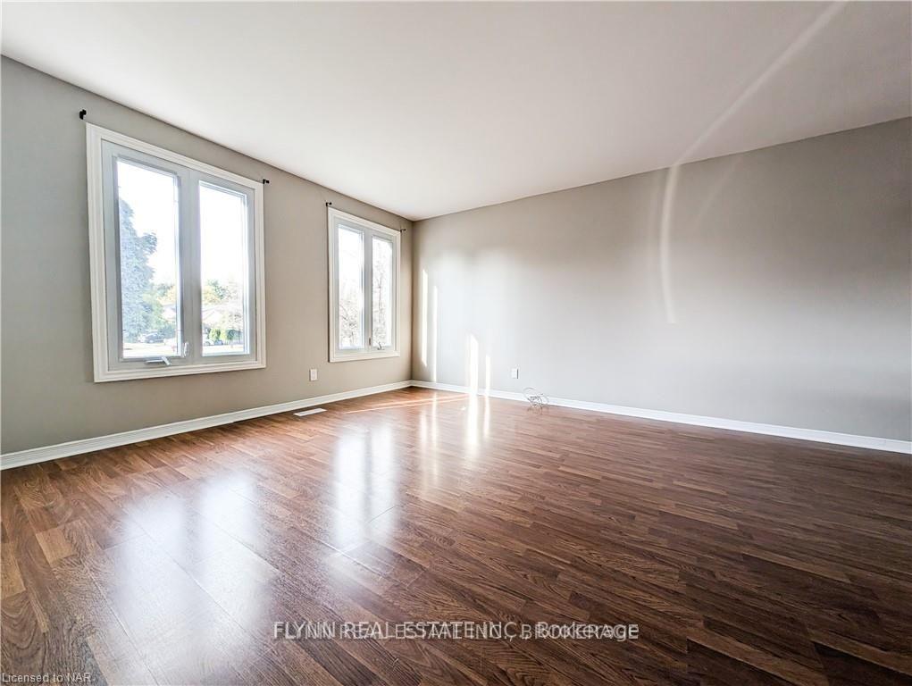 Photo 8 of Unit Upper, 164 Windsor Street, Welland, Broadway — HOMEH