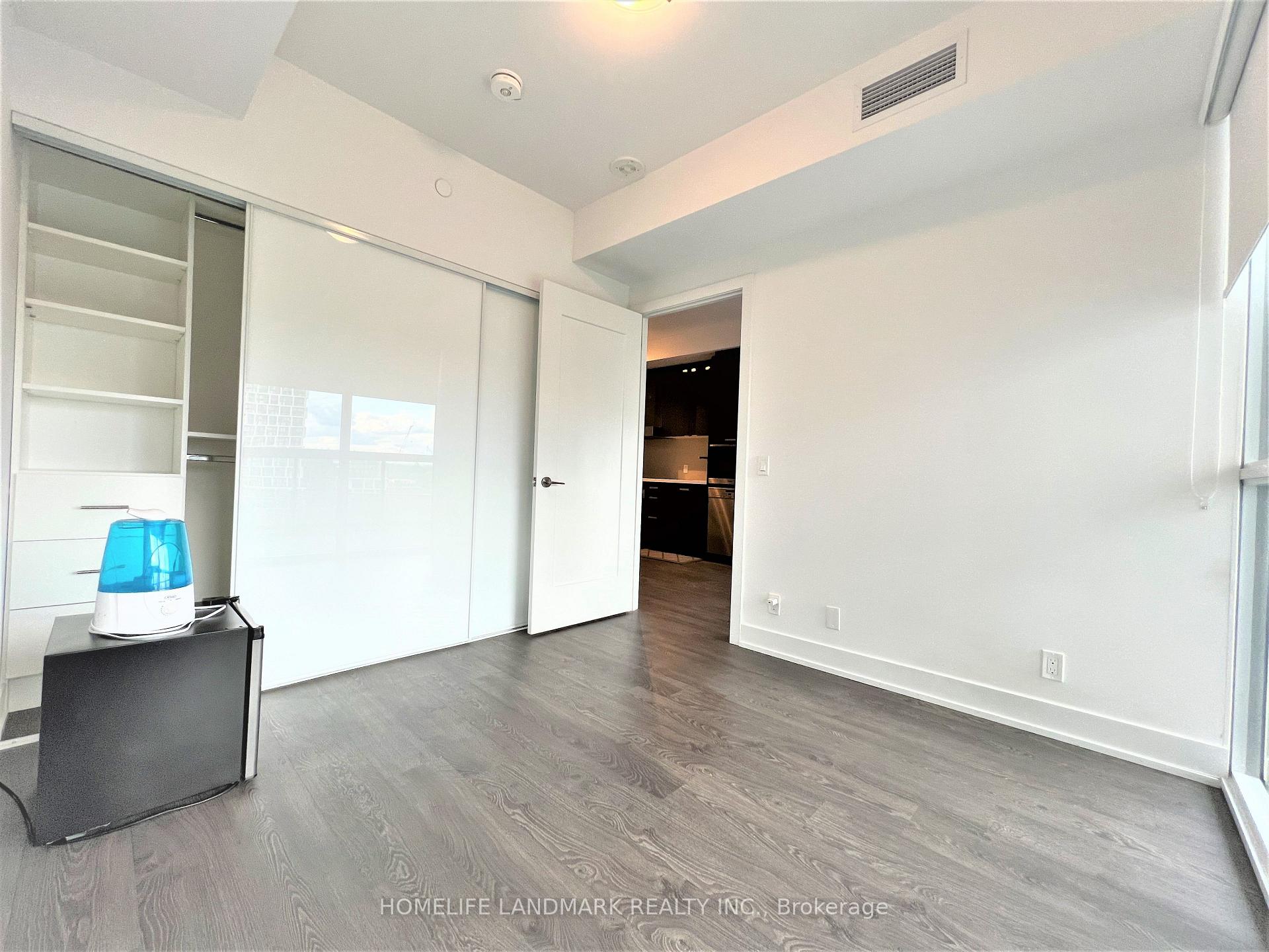 Photo 3 of Unit 1105, 11 Lillian Street, Toronto, Mount Pleasant West — HOMEH