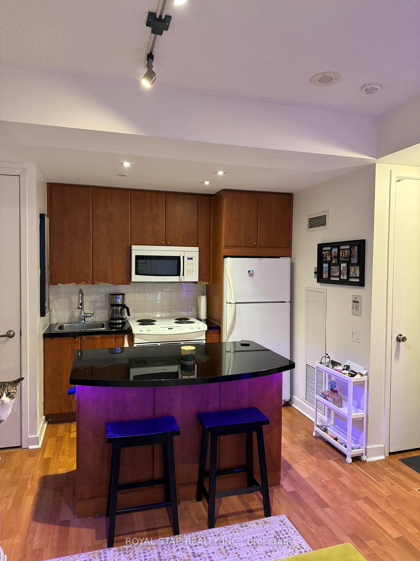 Photo 8 of Unit 706, 85 Bloor Street, Toronto, Church-Yonge Corridor — HOMEH