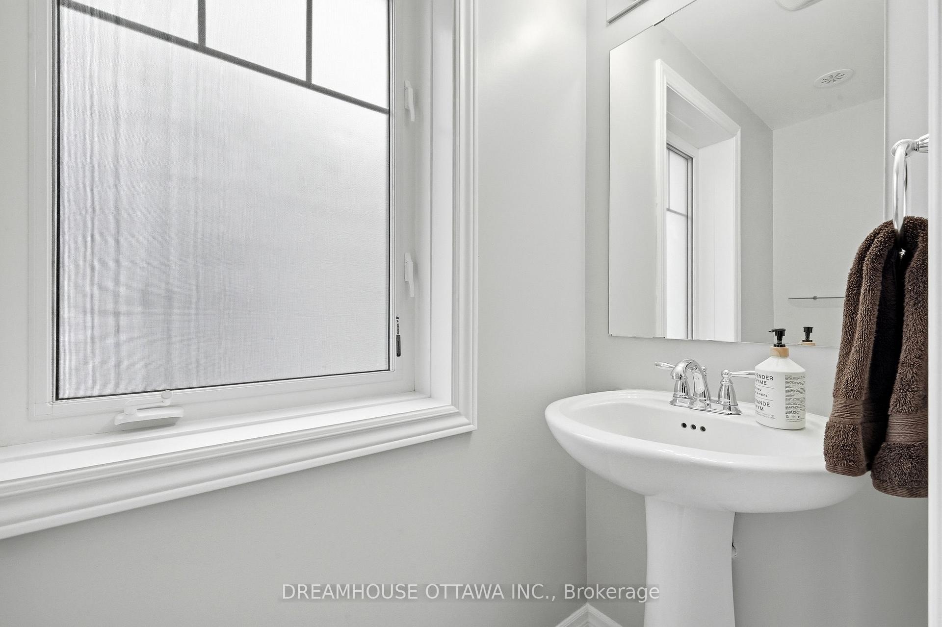 Photo 5 of 124 Pennant Avenue, Ottawa, Barrhaven - Half Moon Bay — HOMEH