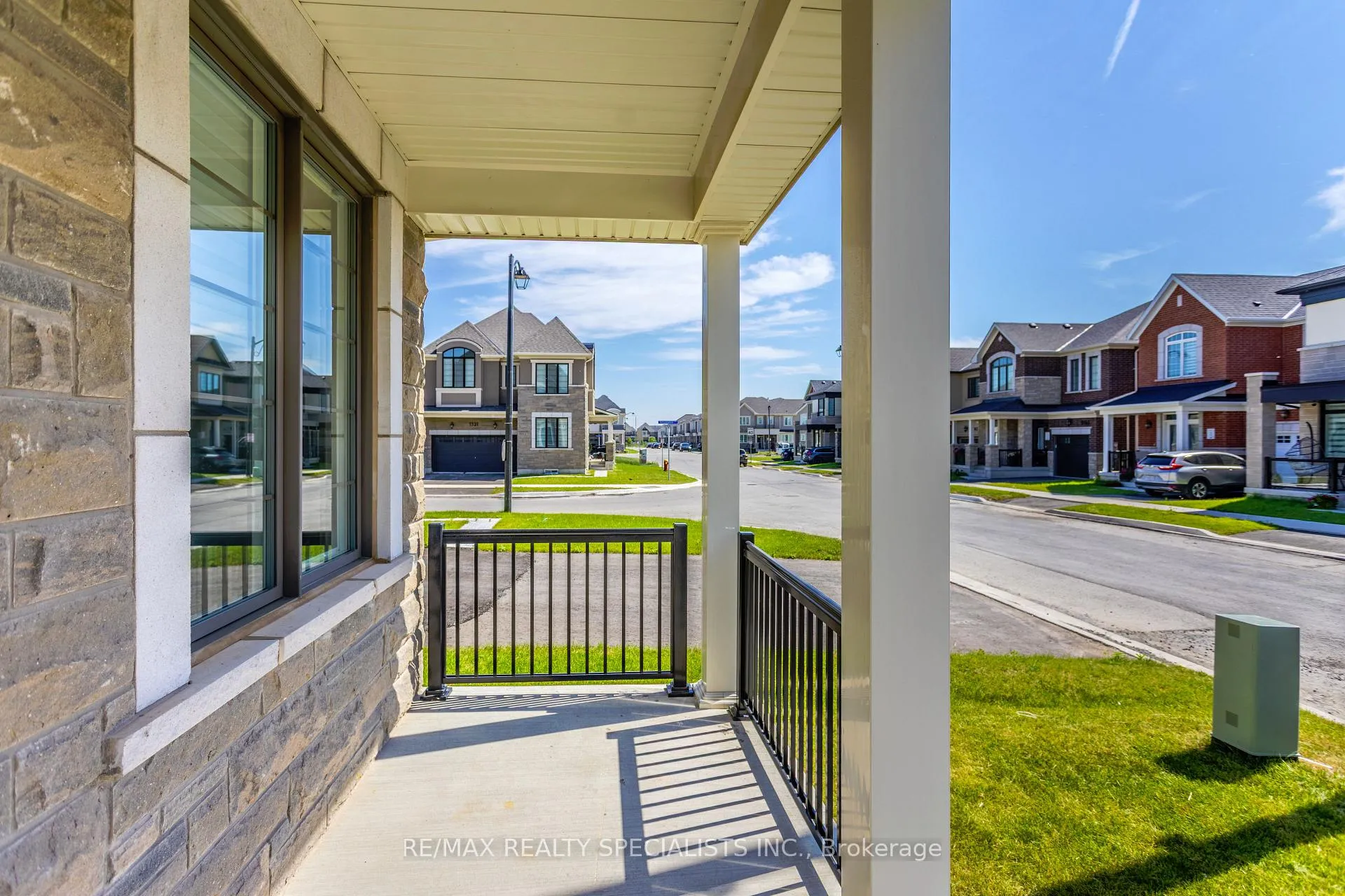 Photo 4 of 1183 Stacey Crescent, Milton, Bowes — HOMEH
