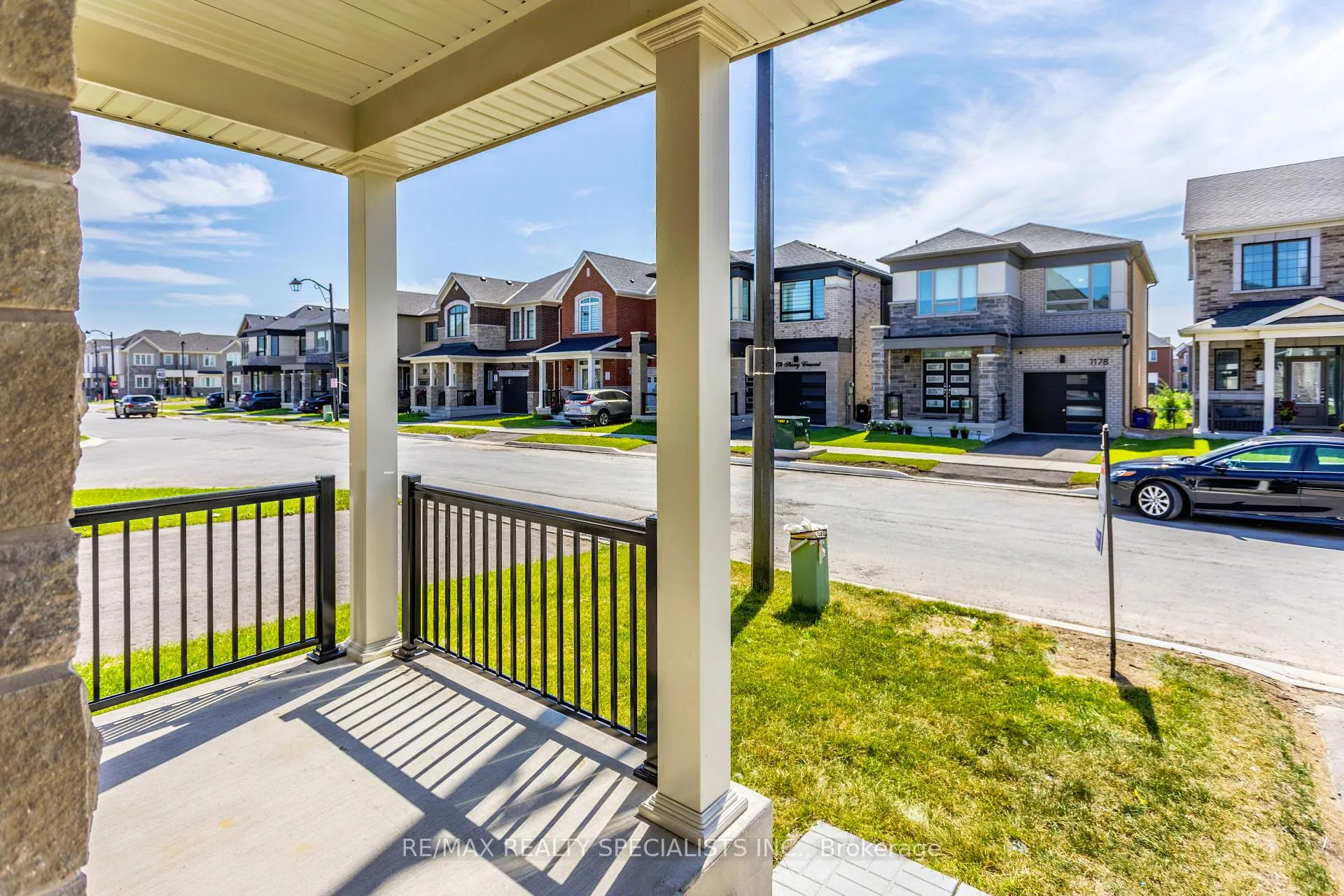 Photo 5 of 1183 Stacey Crescent, Milton, Bowes — HOMEH