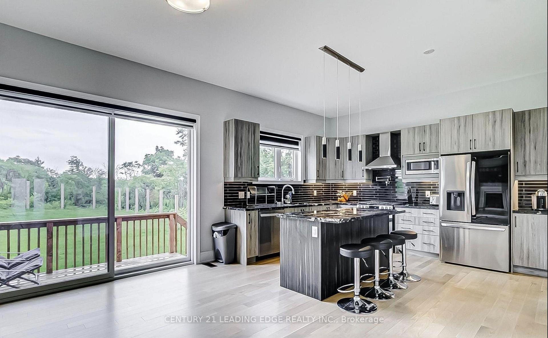 Photo 5 of 220 Olde Bayview Avenue, Richmond Hill, Oak Ridges Lake Wilcox — HOMEH