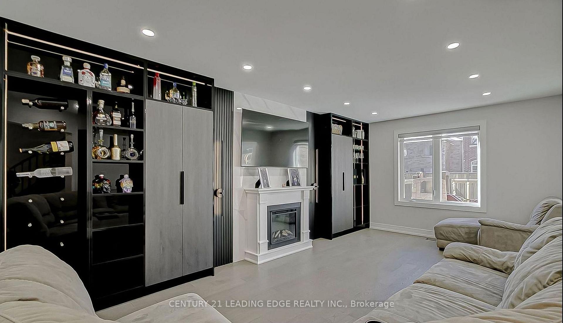 Photo 7 of 220 Olde Bayview Avenue, Richmond Hill, Oak Ridges Lake Wilcox — HOMEH