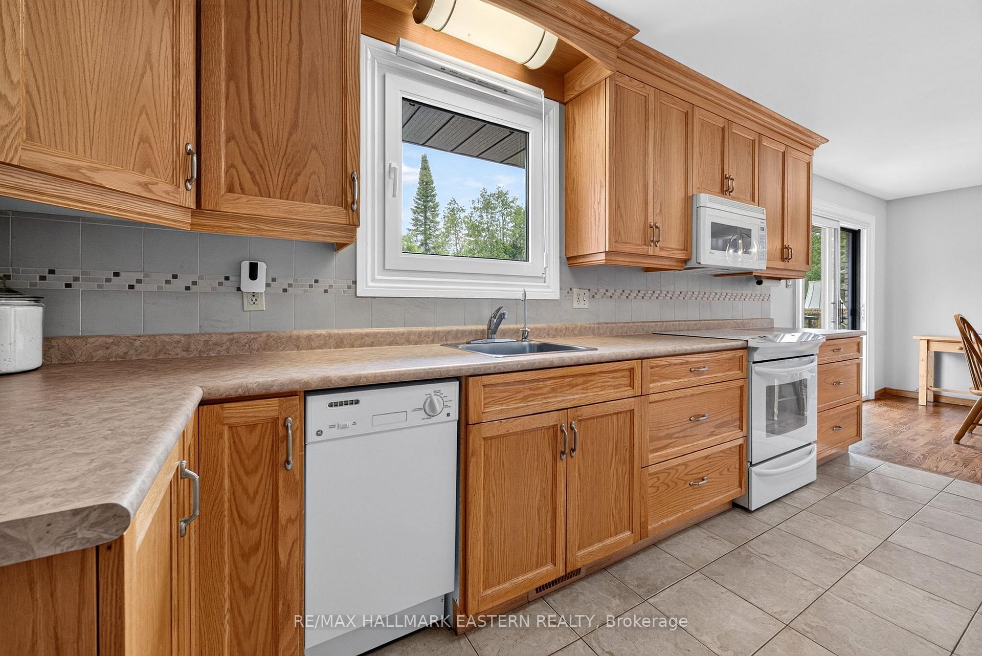 Photo 10 of 803 Derby Drive, Selwyn — HOMEH