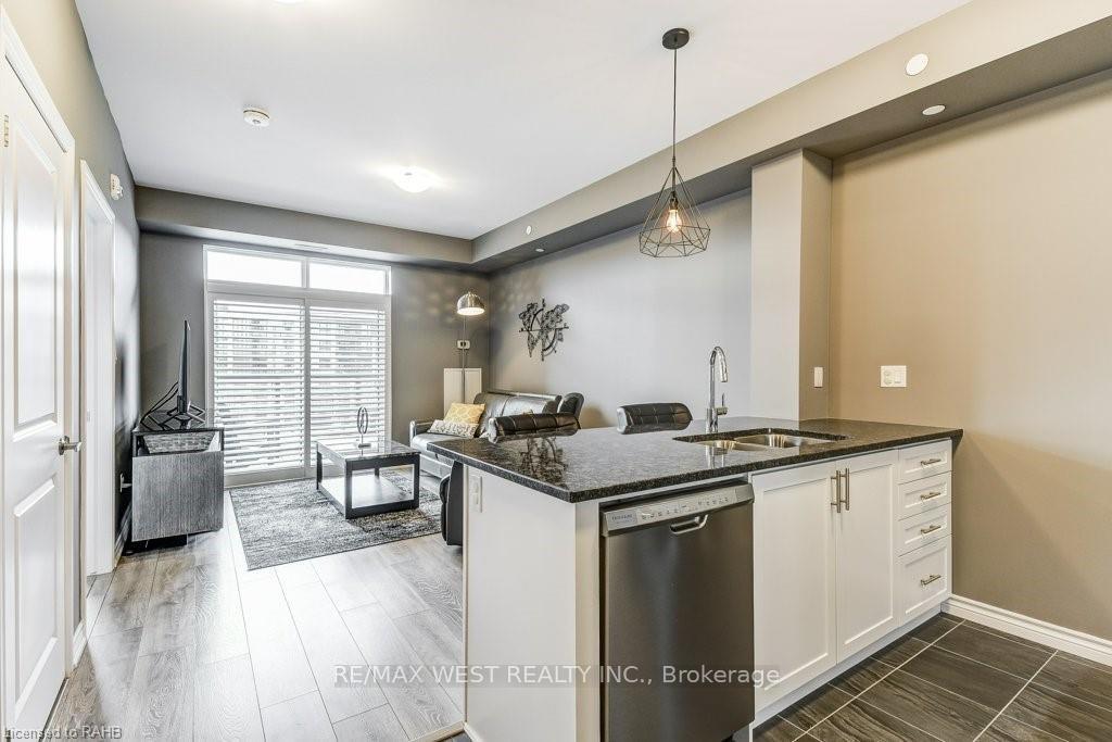 Photo 10 of Unit 426, 101 Shoreview Place, Hamilton, Lakeshore — HOMEH