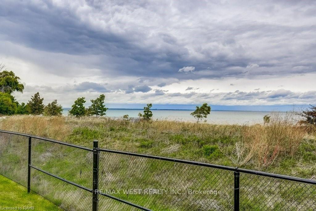 Photo 25 of Unit 426, 101 Shoreview Place, Hamilton, Lakeshore — HOMEH