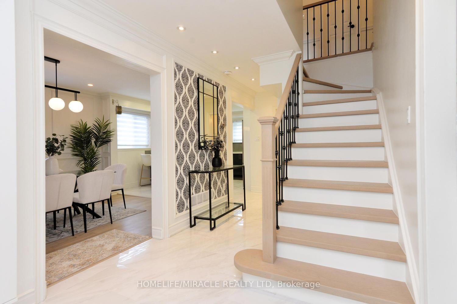 Photo 5 of 80 Jill Crescent, Brampton, Northgate — HOMEH