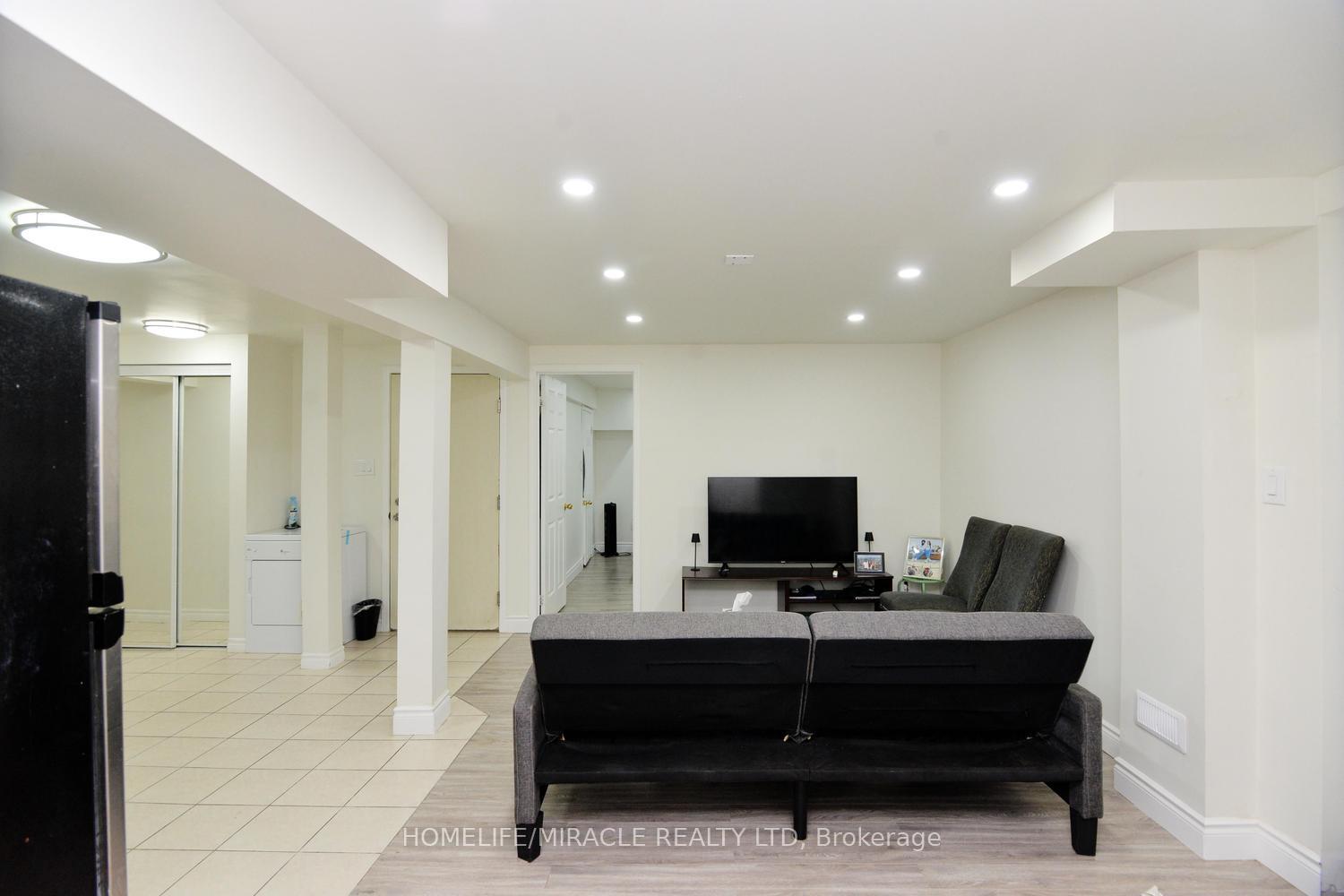Photo 33 of 80 Jill Crescent, Brampton, Northgate — HOMEH