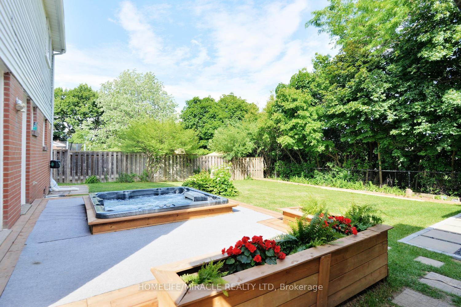 Photo 40 of 80 Jill Crescent, Brampton, Northgate — HOMEH