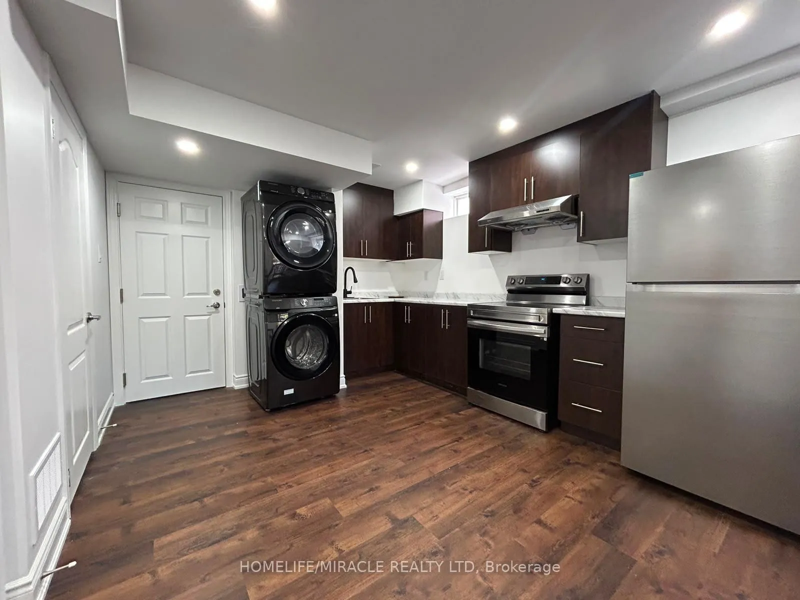 Photo 2 of 28 Meadowglen Boulevard, Halton Hills, Georgetown — HOMEH