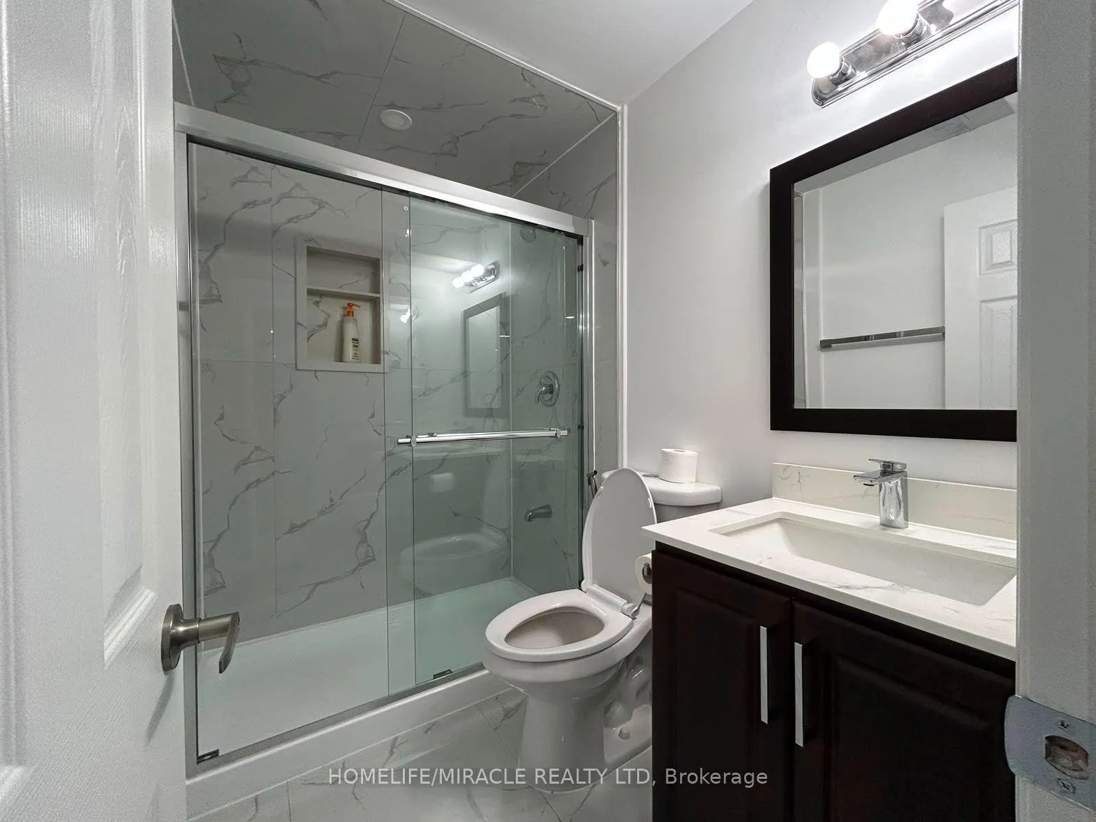 Photo 6 of 28 Meadowglen Boulevard, Halton Hills, Georgetown — HOMEH