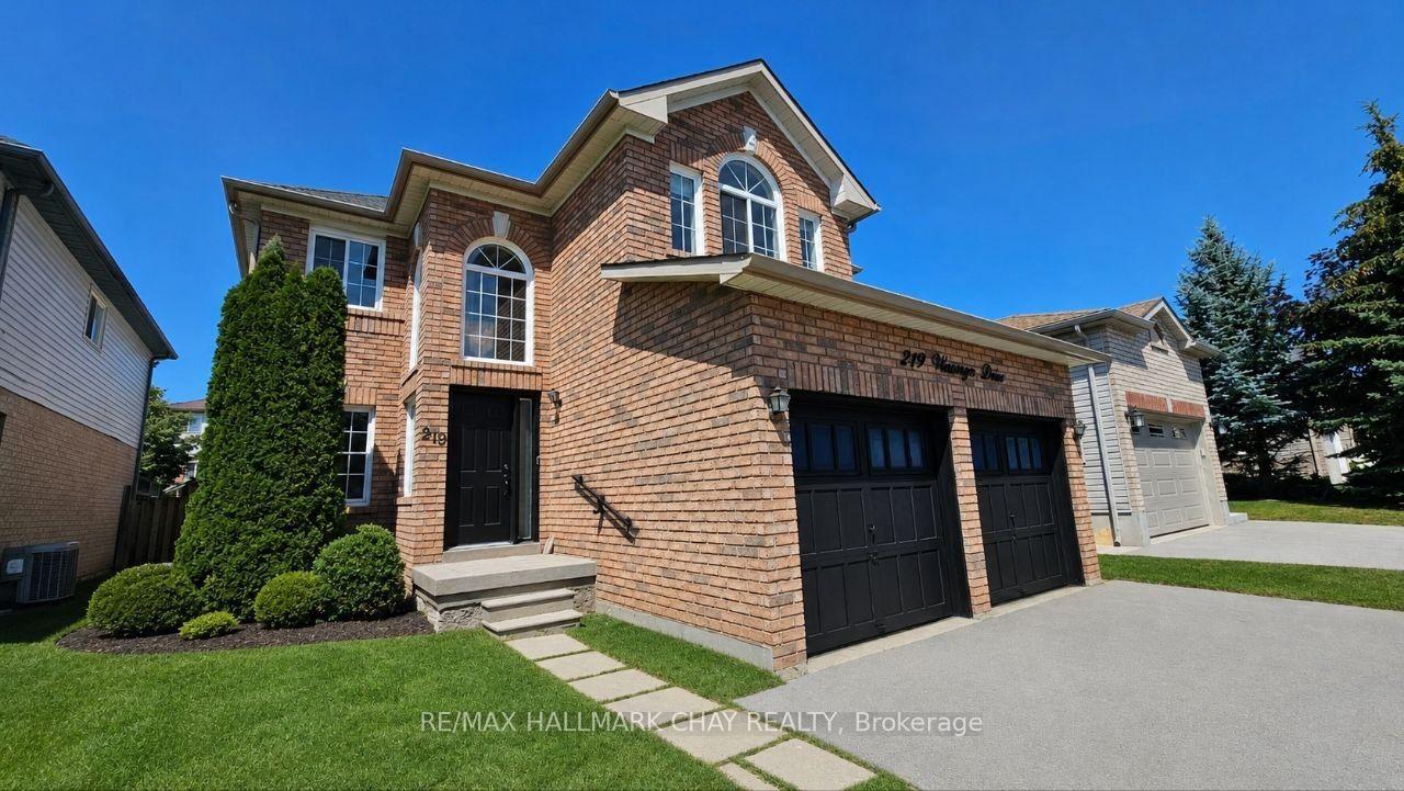Photo 2 of 219 Wessenger Drive, Barrie, Holly — HOMEH