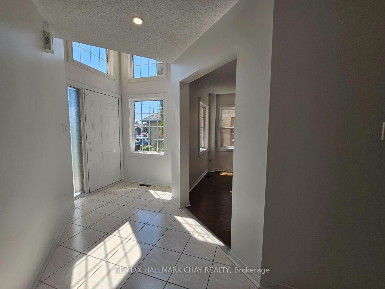Photo 3 of 219 Wessenger Drive, Barrie, Holly — HOMEH