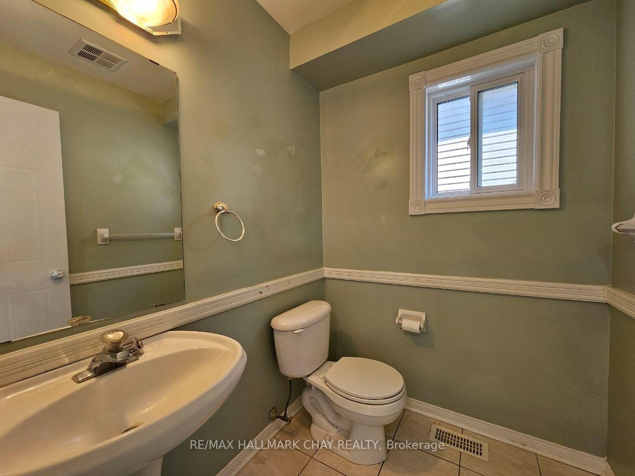 Photo 14 of 219 Wessenger Drive, Barrie, Holly — HOMEH