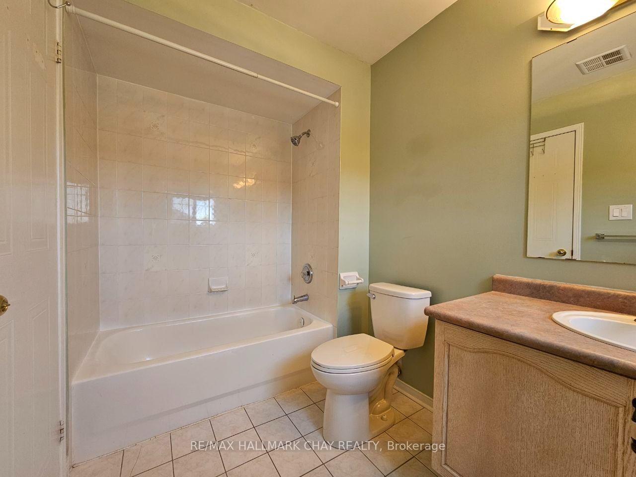Photo 25 of 219 Wessenger Drive, Barrie, Holly — HOMEH