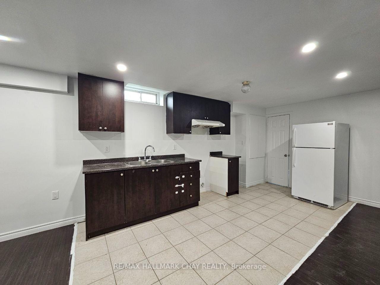 Photo 32 of 219 Wessenger Drive, Barrie, Holly — HOMEH