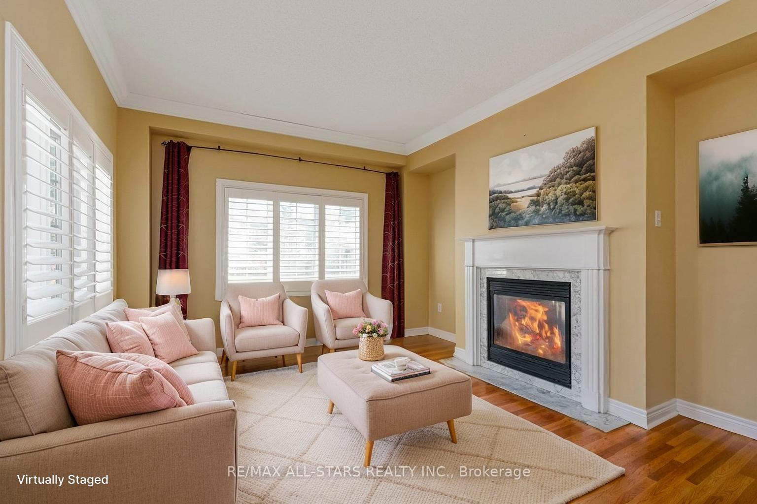 Photo 2 of 113 Louisbourg Way, Markham, Greensborough — HOMEH
