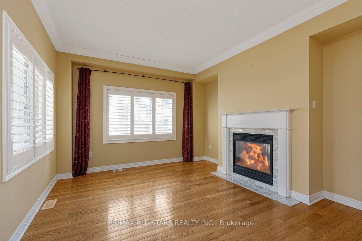 Photo 3 of 113 Louisbourg Way, Markham, Greensborough — HOMEH