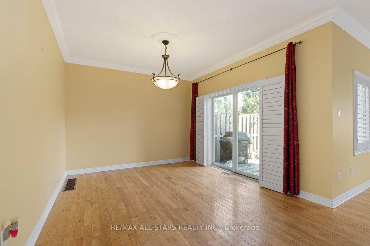 Photo 8 of 113 Louisbourg Way, Markham, Greensborough — HOMEH