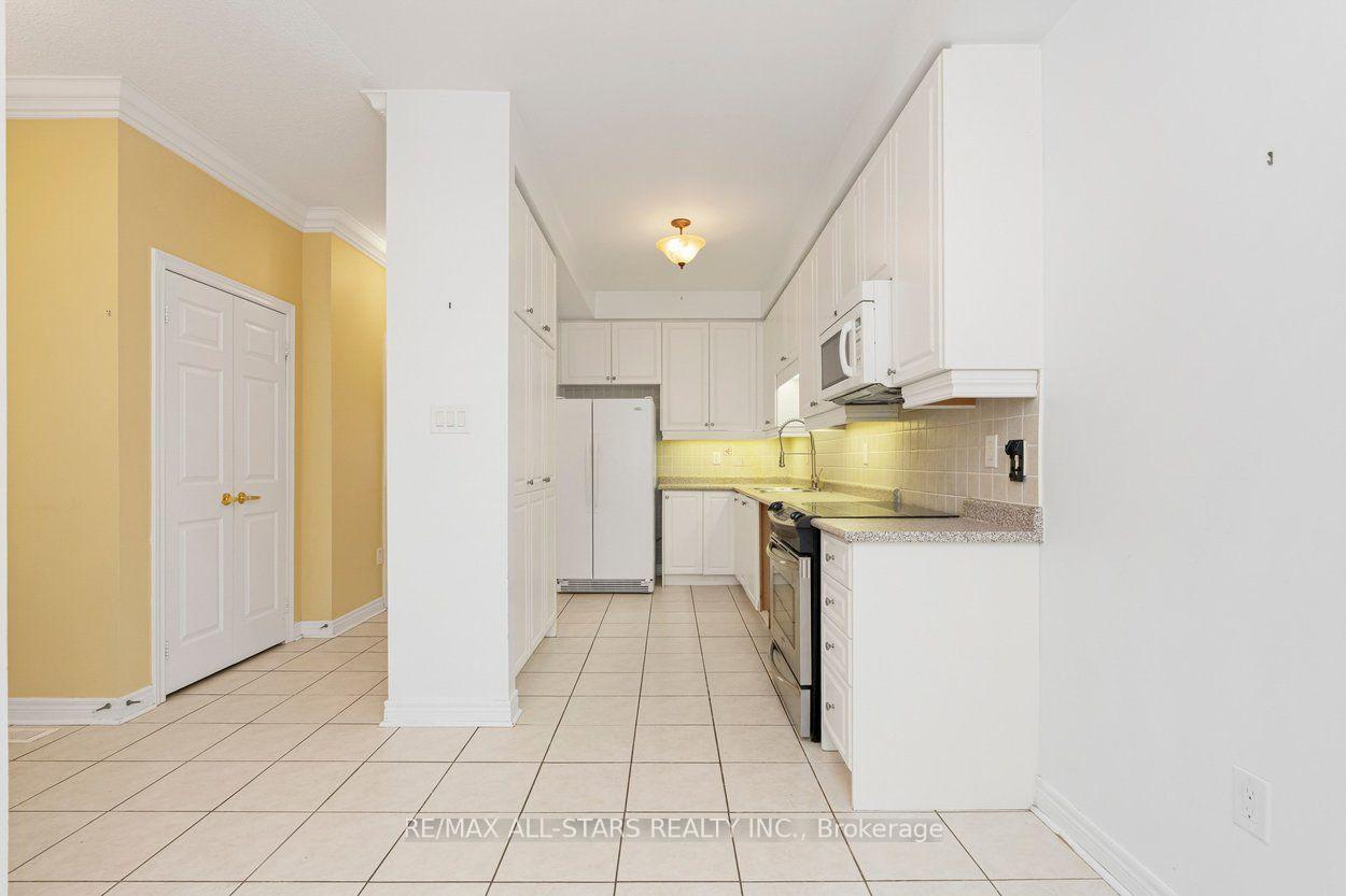 Photo 9 of 113 Louisbourg Way, Markham, Greensborough — HOMEH