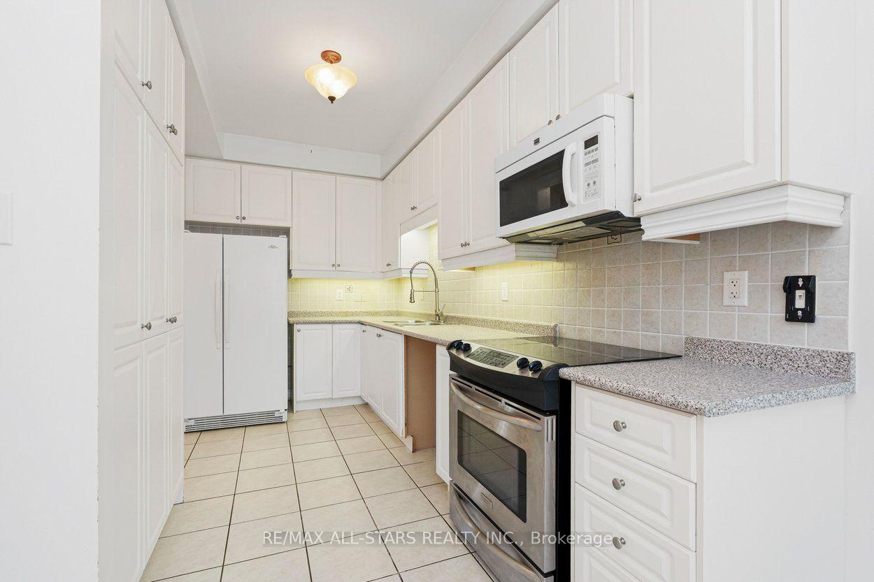 Photo 11 of 113 Louisbourg Way, Markham, Greensborough — HOMEH