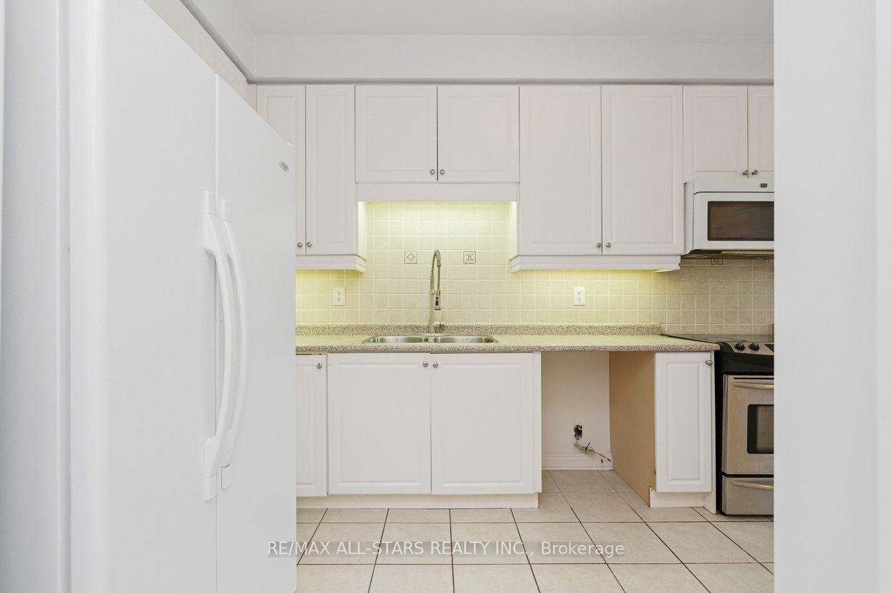 Photo 12 of 113 Louisbourg Way, Markham, Greensborough — HOMEH