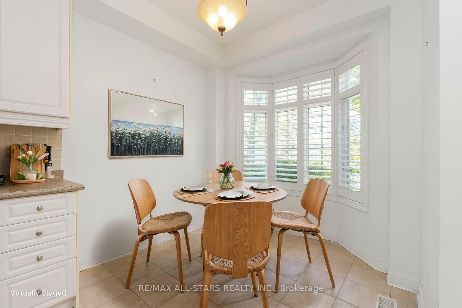 Photo 13 of 113 Louisbourg Way, Markham, Greensborough — HOMEH