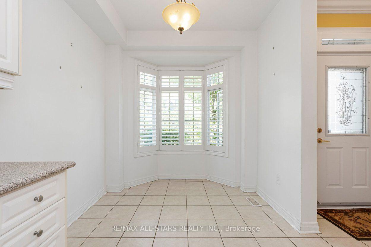 Photo 14 of 113 Louisbourg Way, Markham, Greensborough — HOMEH