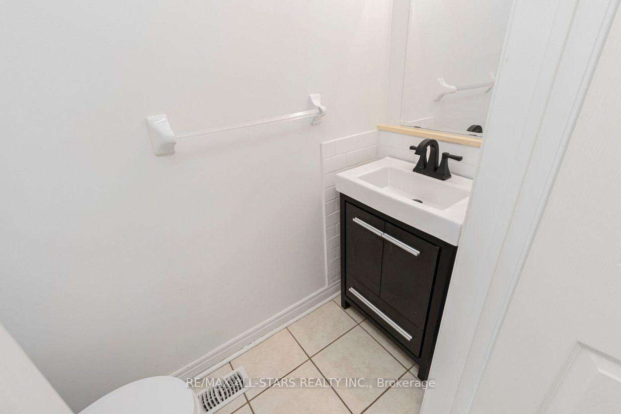 Photo 16 of 113 Louisbourg Way, Markham, Greensborough — HOMEH