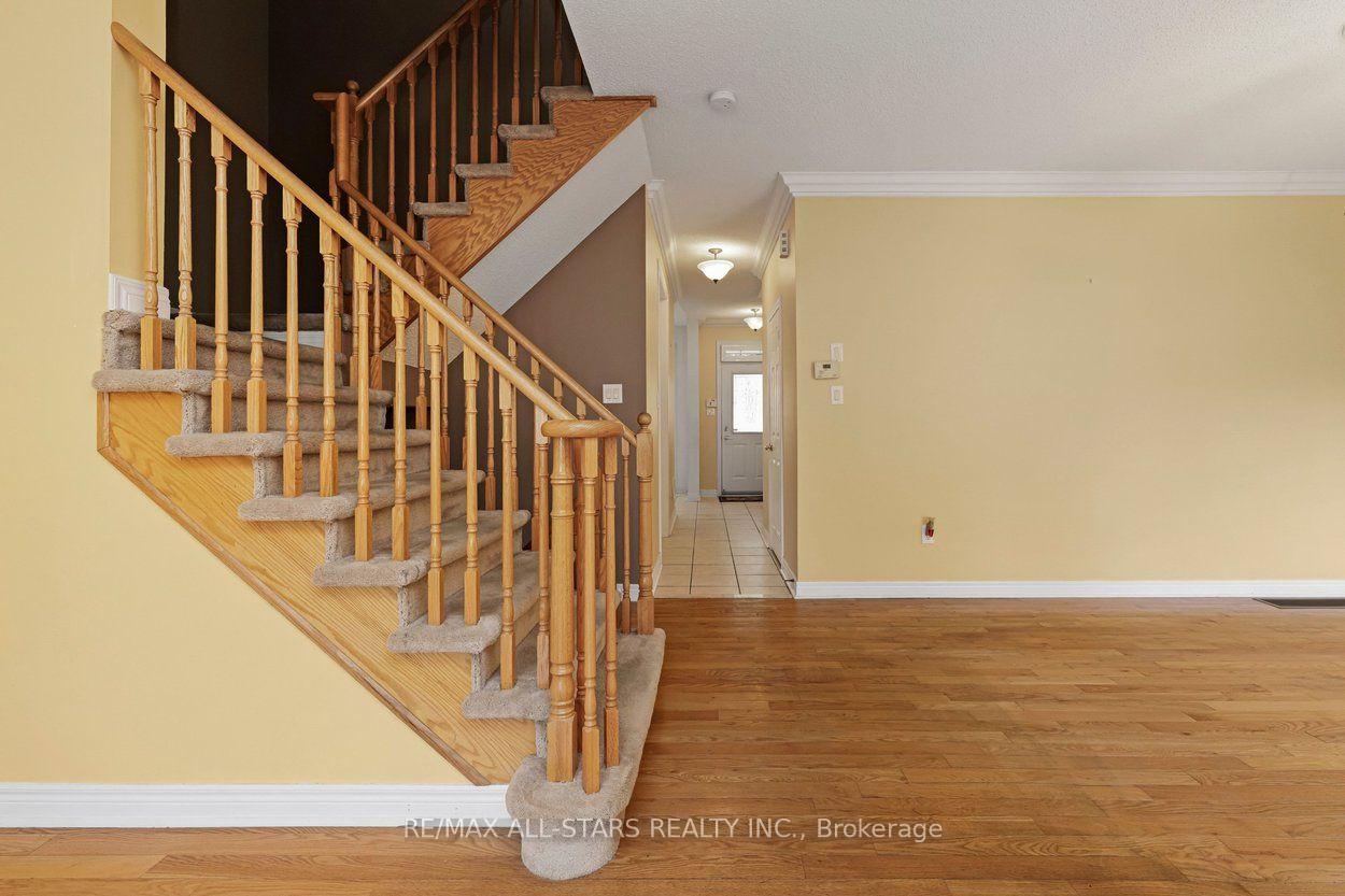 Photo 17 of 113 Louisbourg Way, Markham, Greensborough — HOMEH