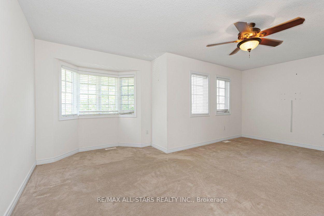 Photo 21 of 113 Louisbourg Way, Markham, Greensborough — HOMEH