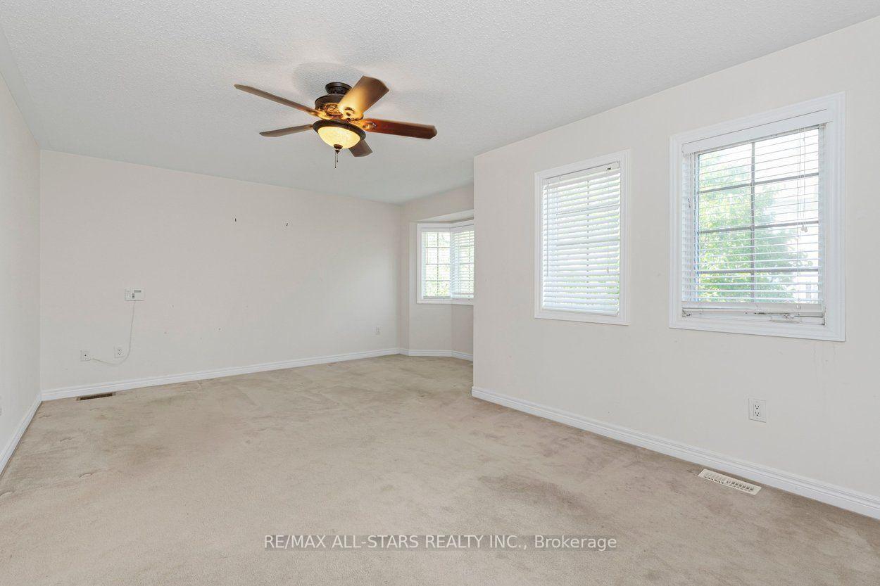 Photo 23 of 113 Louisbourg Way, Markham, Greensborough — HOMEH