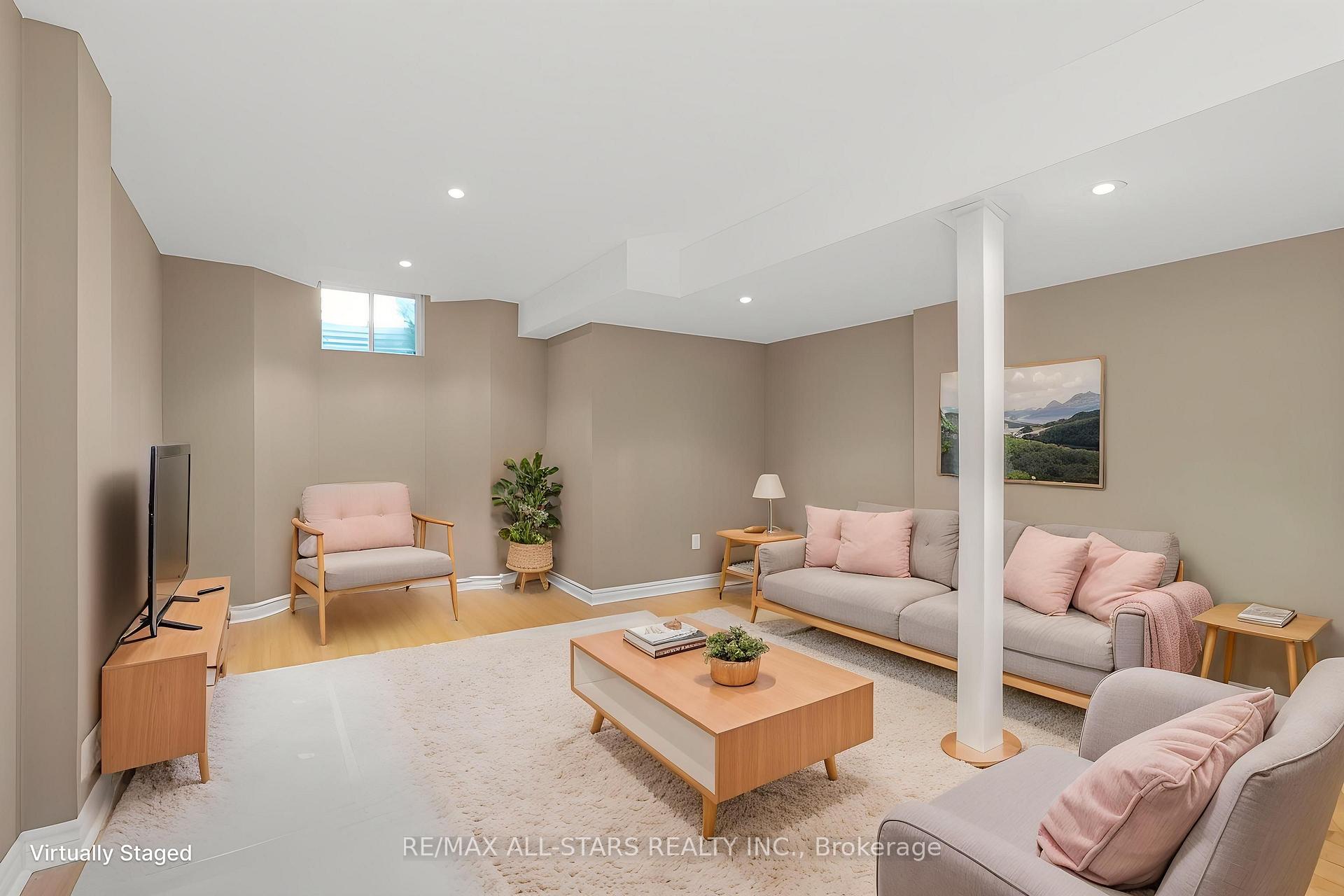 Photo 30 of 113 Louisbourg Way, Markham, Greensborough — HOMEH
