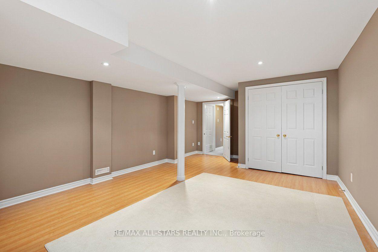 Photo 32 of 113 Louisbourg Way, Markham, Greensborough — HOMEH