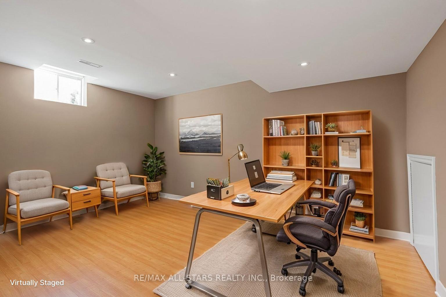Photo 33 of 113 Louisbourg Way, Markham, Greensborough — HOMEH