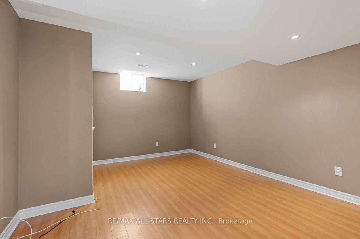 Photo 34 of 113 Louisbourg Way, Markham, Greensborough — HOMEH