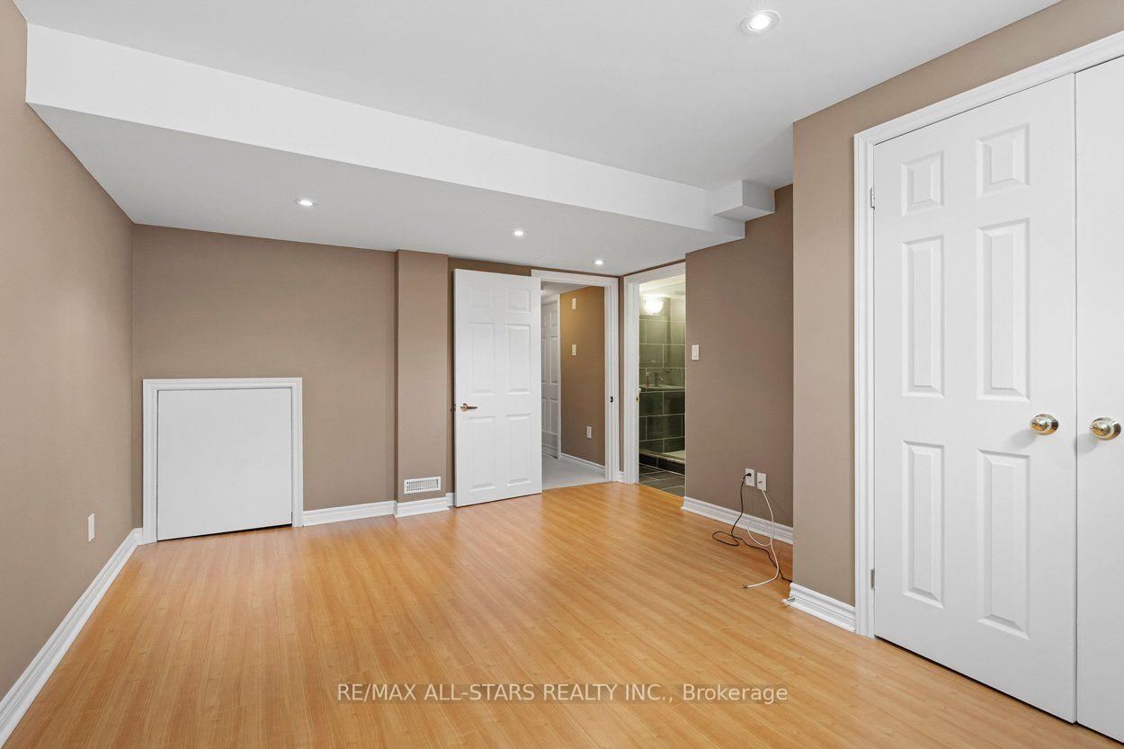 Photo 35 of 113 Louisbourg Way, Markham, Greensborough — HOMEH